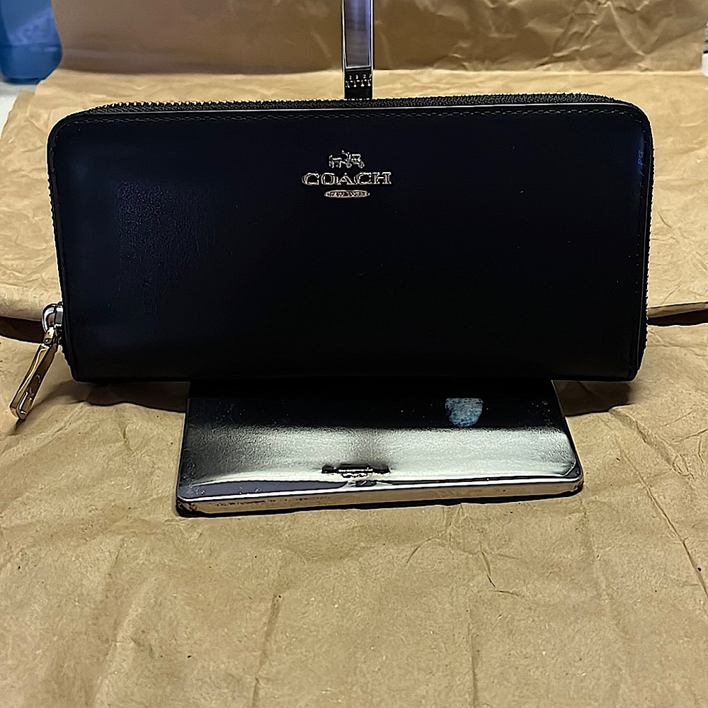 Coach Slim Smooth Slim Accordion Leather Zipper Wallet